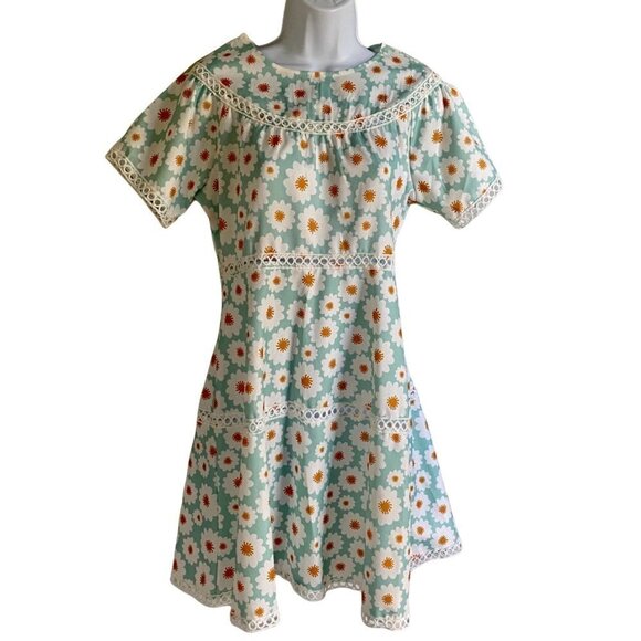 Dresses & Skirts - Daisy Floral Print Short Sleeve Lace Detail Dress Medium